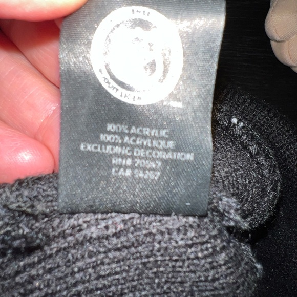 Philadelphia Flyers Kids Bundle: Ski Hat and Briere Doll - Picture 6 of 10